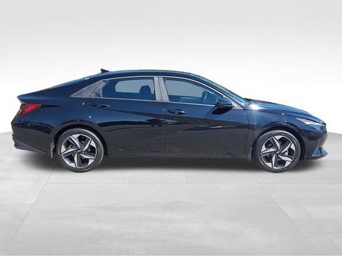 Used 2023 Hyundai Elantra SEL w/ Convenience Package FWD image 9