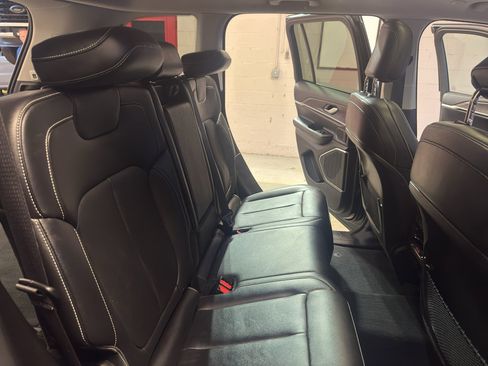 Used 2023 Jeep Grand Cherokee 4WD 4xe image 26