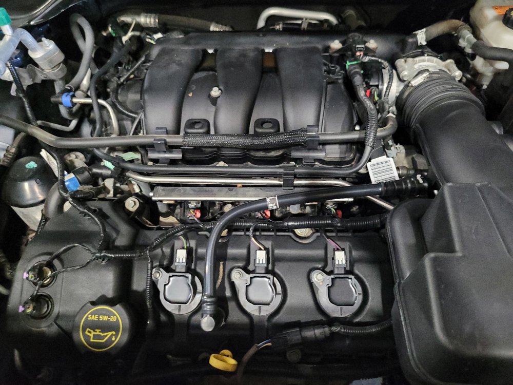 Used 2018 Ford Explorer XLT w/ Equipment Group 201A AWD/4WD image 30