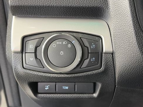 Used 2017 Ford Explorer XLT w/ Equipment Group 202A AWD/4WD image 24