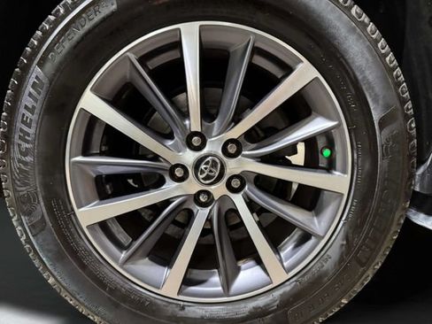 Used 2019 Toyota Highlander XLE AWD/4WD image 37