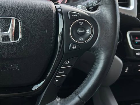 Used 2018 Honda Pilot Touring image 25