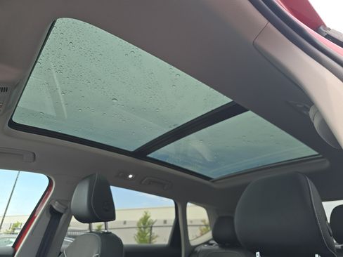 Certified 2023 Volkswagen Taos SE w/ Panoramic Sunroof Package AWD/4WD image 9