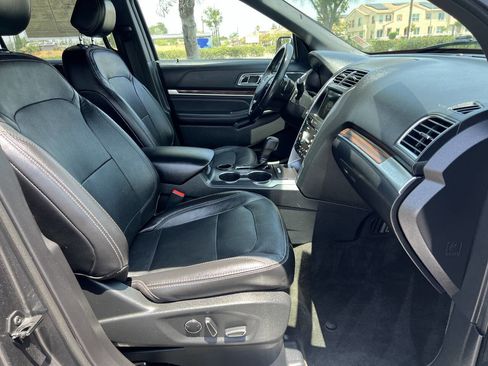 Used 2017 Ford Explorer Limited FWD image 17