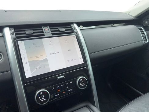 Used 2024 Land Rover Discovery S image 24