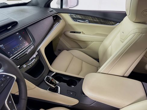 Used 2017 Cadillac XT5 FWD image 23