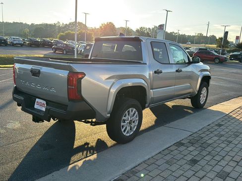 New 2025 Toyota Tacoma SR image 5