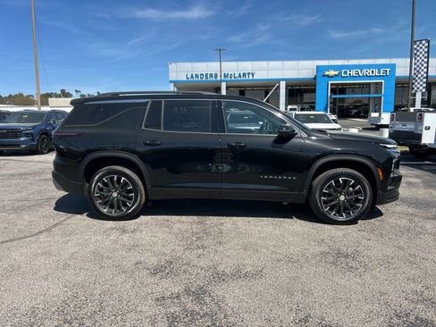 New 2026 Chevrolet Traverse LT w/ Sun and Wheel Package FWD image 2
