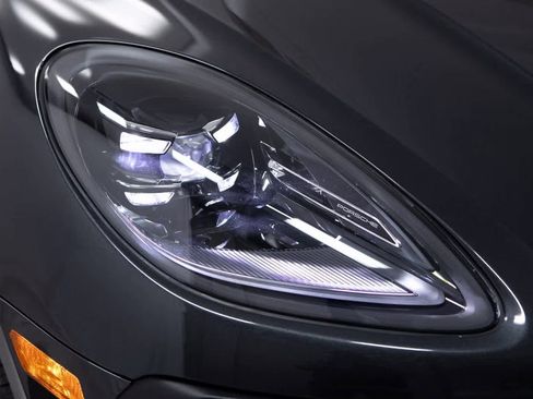 Certified 2025 Porsche Macan image 33