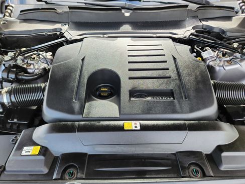 Used 2020 Land Rover Range Rover HSE image 32