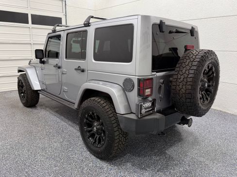 Used 2015 Jeep Wrangler Unlimited Sahara AWD/4WD image 4