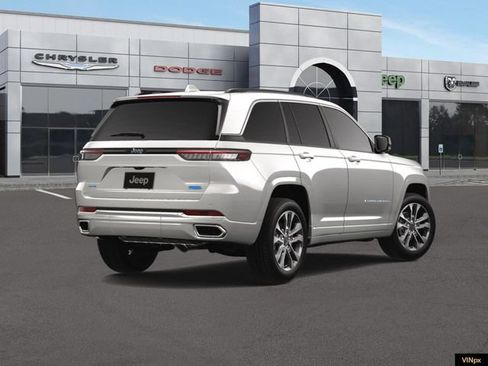 Used 2025 Jeep Grand Cherokee Overland w/ Luxury Tech Group IV AWD/4WD image 7