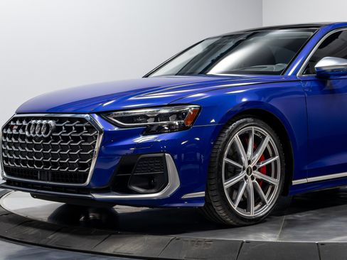 Used 2023 Audi S8 image 4