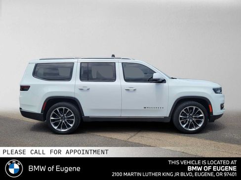 Used 2022 Jeep Wagoneer Series III w/ Premium Group I AWD/4WD image 2