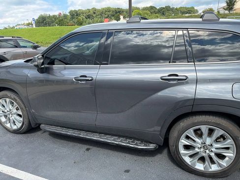 Used 2021 Toyota Highlander Limited AWD/4WD image 11