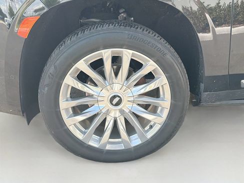 Used 2024 Cadillac Escalade Premium Luxury AWD/4WD image 12