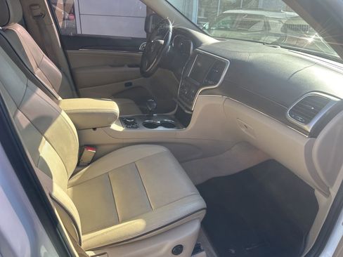 Used 2015 Jeep Grand Cherokee Overland w/ Advanced Technology Group AWD/4WD image 8