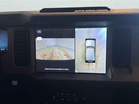 Used 2025 Ford Bronco Outer Banks image 24