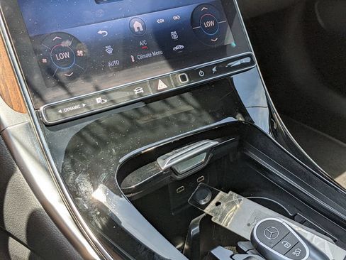 Used 2025 Mercedes-Benz C 300 4MATIC Sedan image 18