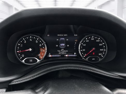 Used 2017 Jeep Renegade Trailhawk AWD/4WD image 14