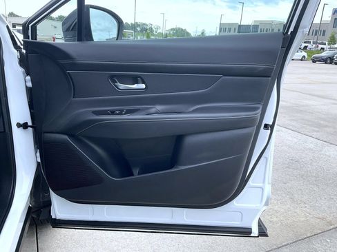Certified 2025 Nissan Murano SV AWD/4WD image 17