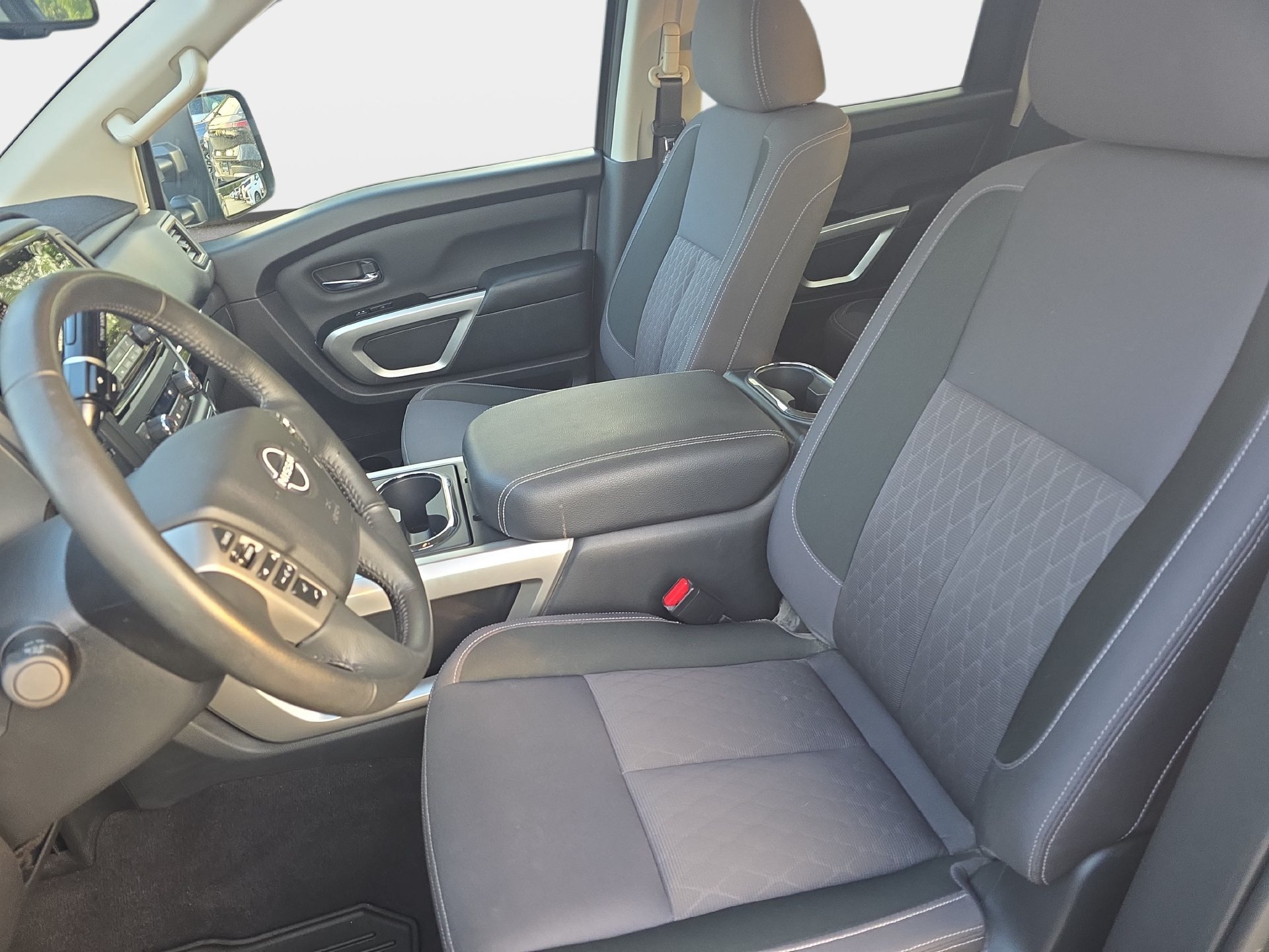 Used 2023 Nissan Titan SV w/ SV Convenience Package RWD image 14