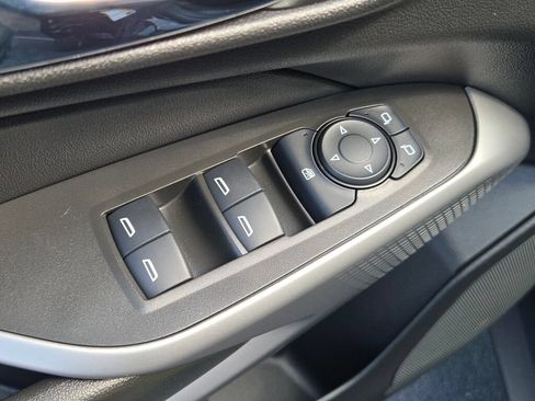 Certified 2024 Chevrolet Trax LS w/ LS Convenience Package FWD image 17