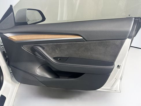 Used 2023 Tesla Model 3 Standard Range image 32