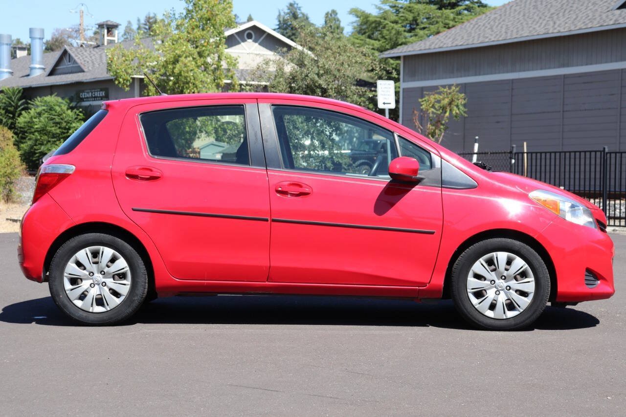 Used 2014 Toyota Yaris L FWD image 10