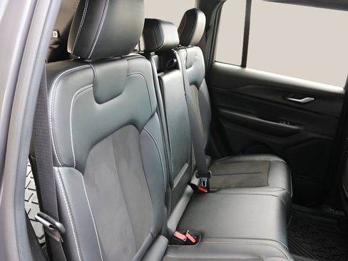 Used 2023 Jeep Grand Cherokee Altitude AWD/4WD image 18