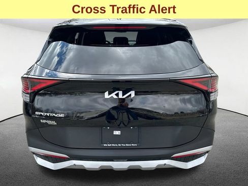 Used 2025 Kia Sportage EX FWD image 9