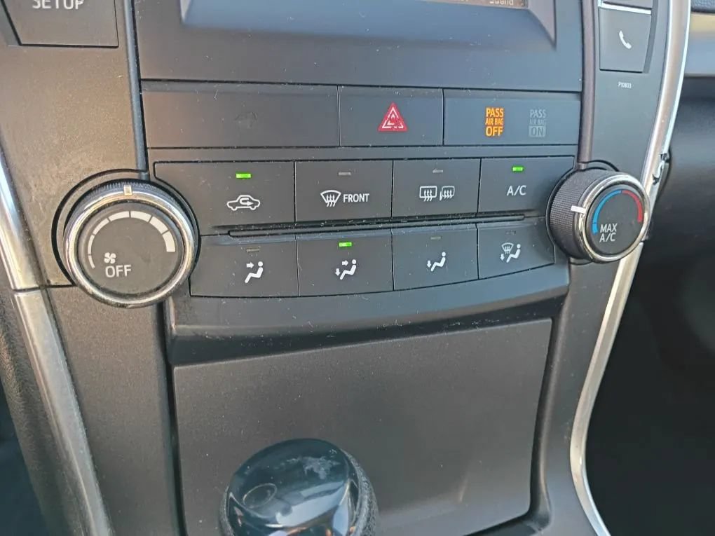 Used 2015 Toyota Camry LE FWD image 13