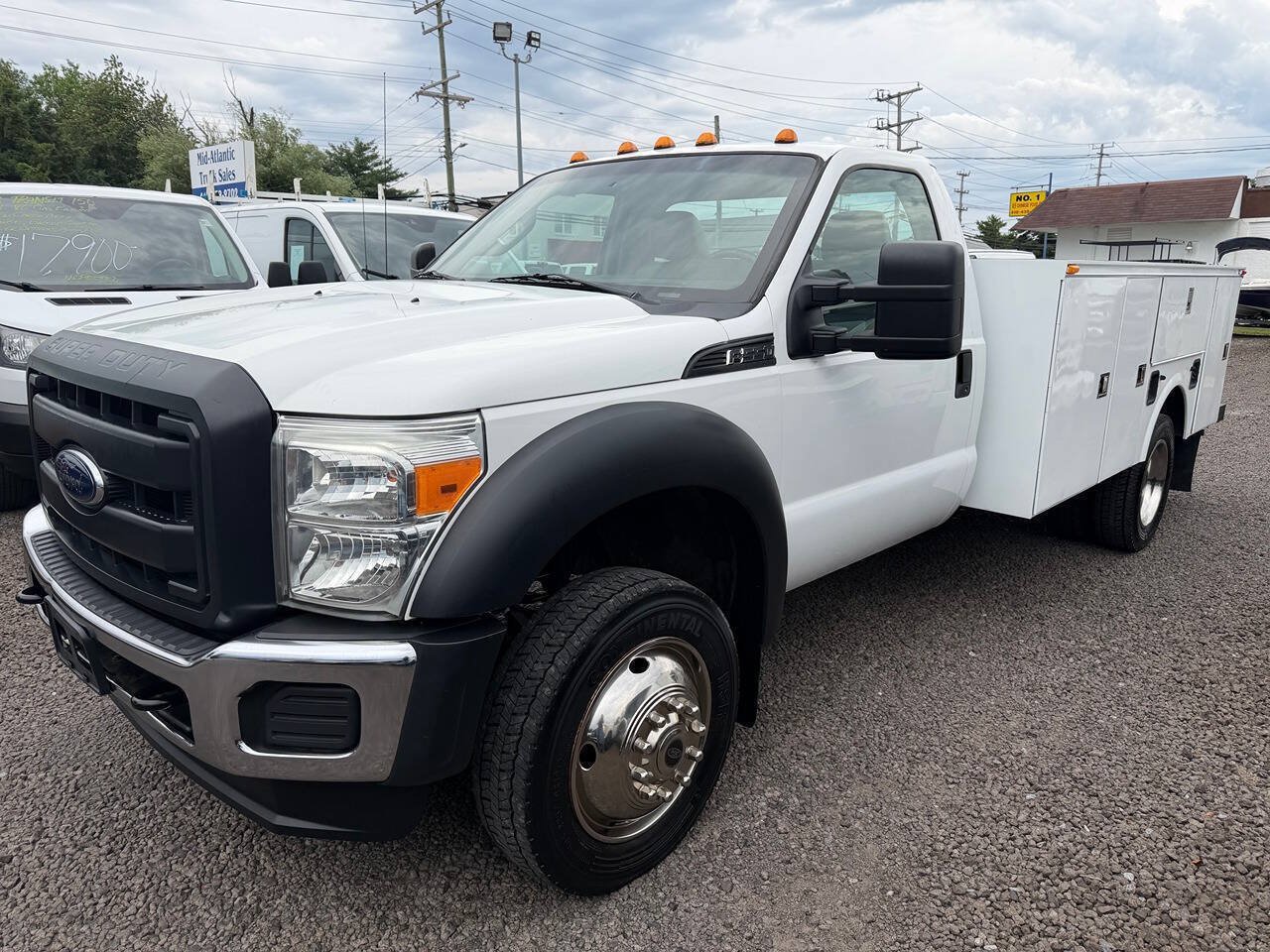 Used 2015 Ford F550 2WD Regular Cab Super Duty image 2