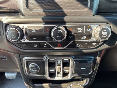 Used 2021 Jeep Wrangler Unlimited Sahara AWD/4WD image 36