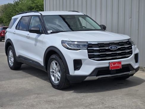 New 2026 Ford Explorer Active RWD image 2