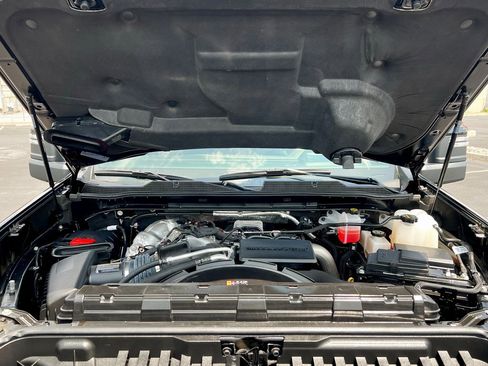 Used 2024 Chevrolet Silverado 2500 ZR2 w/ Technology Package image 11