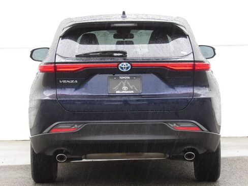 Used 2024 Toyota Venza LE image 7