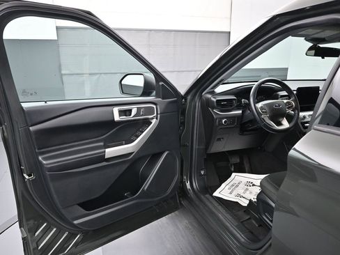 Certified 2022 Ford Explorer XLT image 9