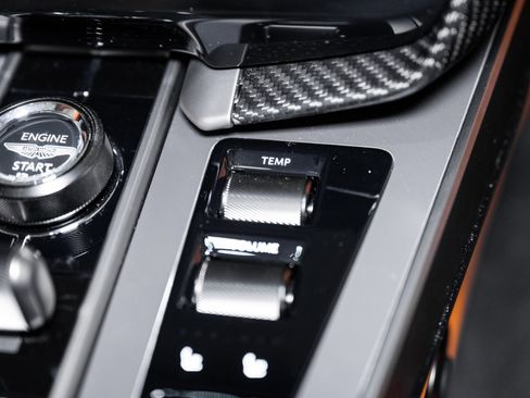 Used 2025 Aston Martin Vanquish image 40