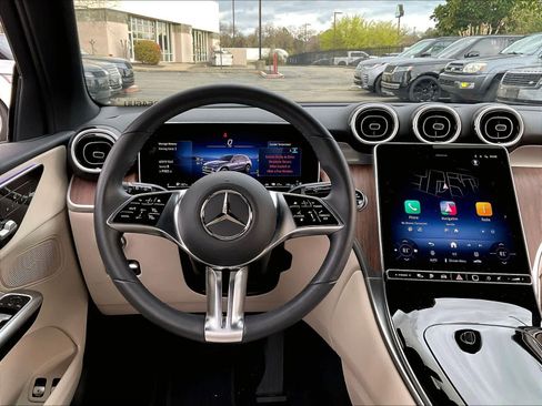 Used 2025 Mercedes-Benz GLC 350e 4MATIC image 7