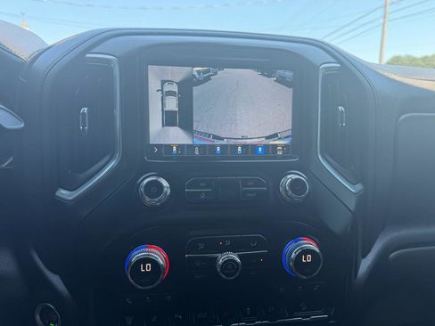 Used 2021 GMC Sierra 2500 AT4 w/ AT4 Premium Plus Package AWD/4WD image 17