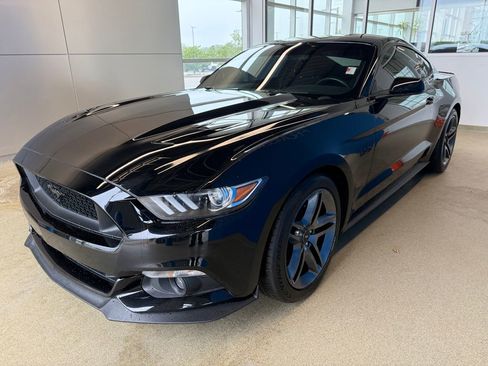 Used 2017 Ford Mustang GT w/ GT Performance Package RWD image 4