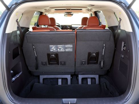 Used 2025 Kia Carnival SX Prestige FWD image 10