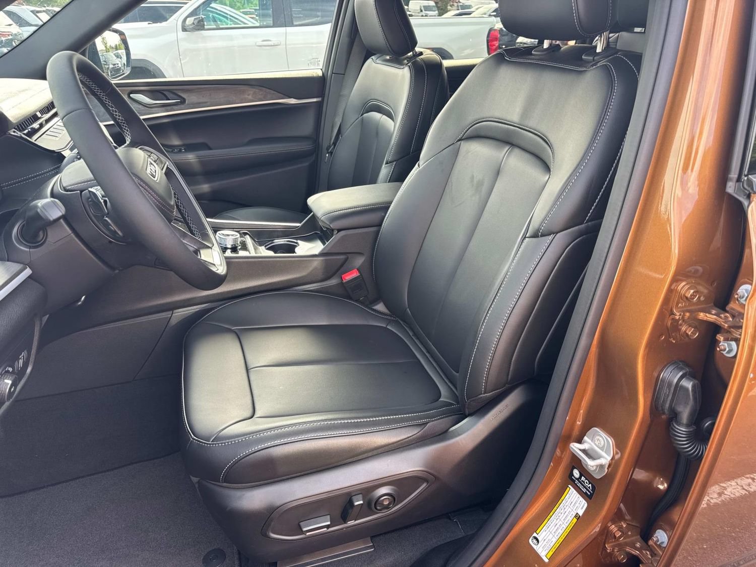 New 2026 Jeep Grand Cherokee Limited w/ Limited Altitude Package AWD/4WD image 34