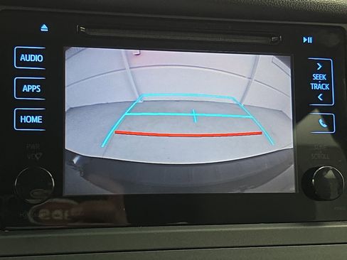 Used 2015 Toyota Sienna XLE image 23