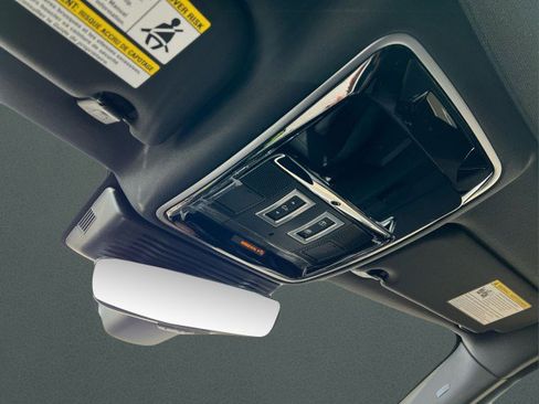 New 2026 Land Rover Range Rover Velar S image 30