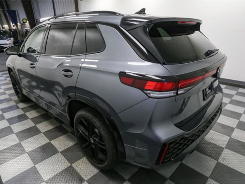 New 2026 Volkswagen Tiguan SE R-Line image 10