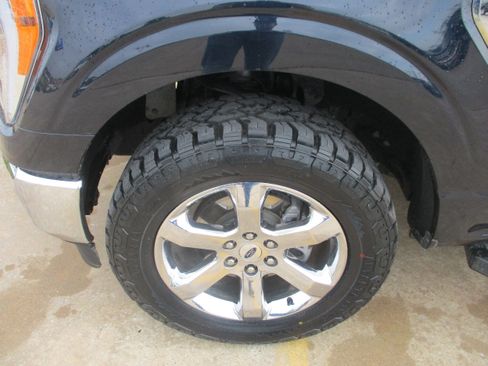 Used 2023 Ford F150 Lariat w/ FX4 Off-Road Package AWD/4WD image 3