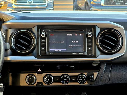 Used 2016 Toyota Tacoma SR5 AWD/4WD image 18