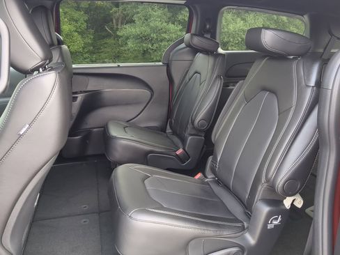 New 2025 Chrysler Pacifica Select w/ Fav Edition Package image 12